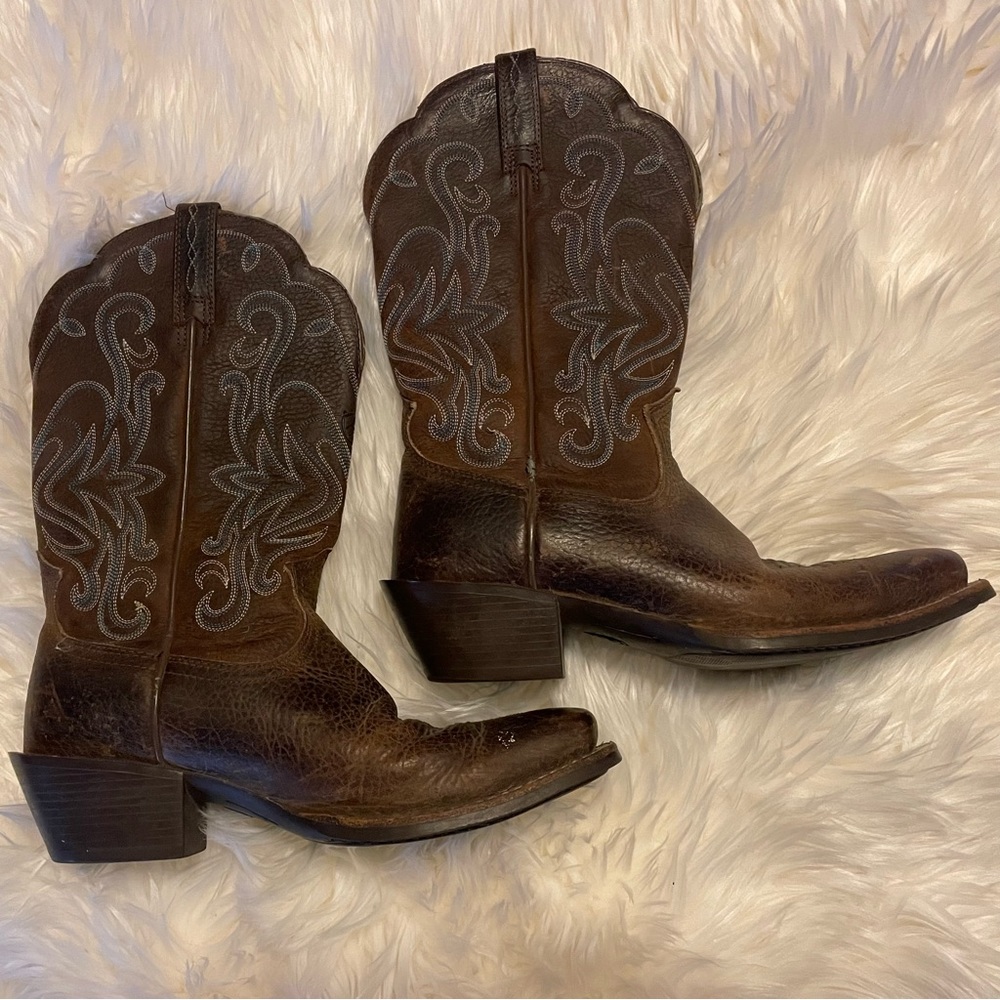 Women’s embroidered cowboy boots